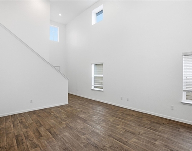 3009 Tilmon Ln - Photo Thumbnail 10
