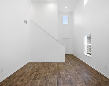 3009 Tilmon Ln - Photo Thumbnail 9