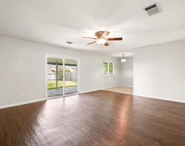 2004 Greenhill Dr - Photo Thumbnail 9