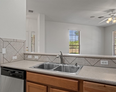 9201 Brodie Ln - Photo Thumbnail 8