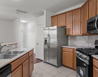 9201 Brodie Ln - Photo Thumbnail 6