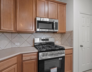 9201 Brodie Ln - Photo Thumbnail 7