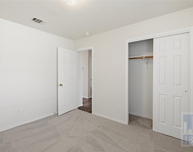 228 Pearl Lake Dr - Photo Thumbnail 8