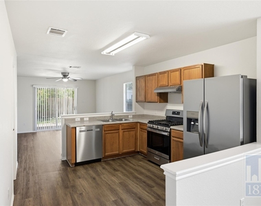228 Pearl Lake Dr - Photo Thumbnail 2