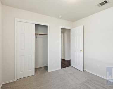 228 Pearl Lake Dr - Photo Thumbnail 16