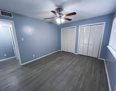 8907 Parkfield Dr - Photo Thumbnail 16
