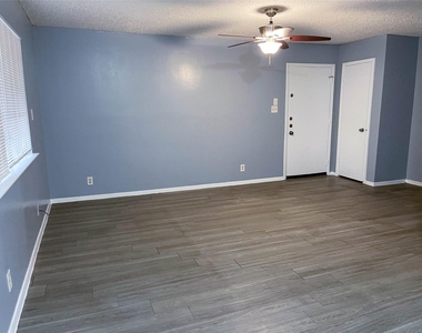 8907 Parkfield Dr - Photo Thumbnail 17