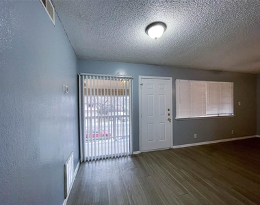 8907 Parkfield Dr - Photo Thumbnail 10