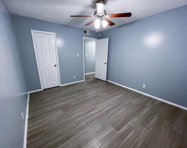 8907 Parkfield Dr - Photo Thumbnail 13
