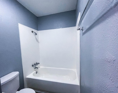 8907 Parkfield Dr - Photo Thumbnail 22