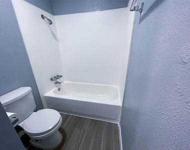 8907 Parkfield Dr - Photo Thumbnail 21