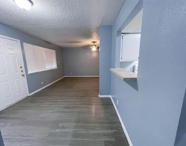 8907 Parkfield Dr - Photo Thumbnail 4
