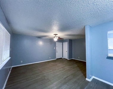 8907 Parkfield Dr - Photo Thumbnail 7
