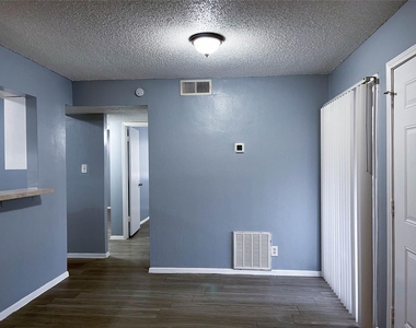 8907 Parkfield Dr - Photo Thumbnail 5