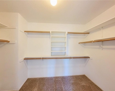 610 Cenizo Path - Photo Thumbnail 12