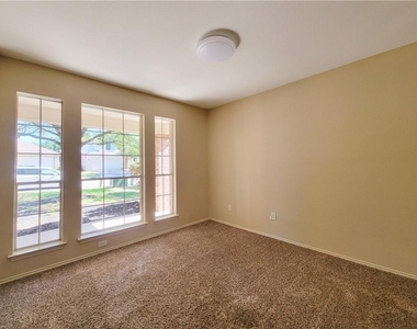610 Cenizo Path - Photo Thumbnail 7