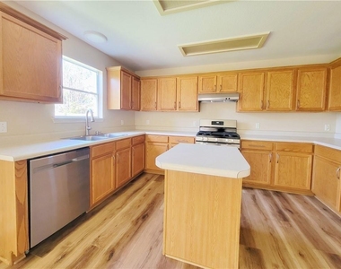 610 Cenizo Path - Photo Thumbnail 5