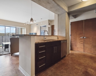 800 Brazos St - Photo Thumbnail 7
