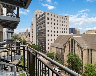800 Brazos St - Photo Thumbnail 24