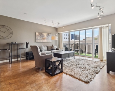800 Brazos St - Photo Thumbnail 2