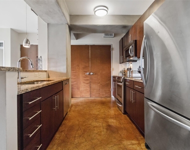 800 Brazos St - Photo Thumbnail 9