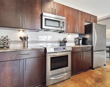 800 Brazos St - Photo Thumbnail 10