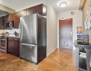 800 Brazos St - Photo Thumbnail 3