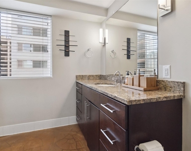 800 Brazos St - Photo Thumbnail 18
