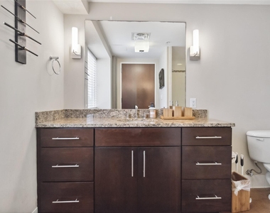 800 Brazos St - Photo Thumbnail 16