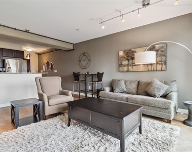 800 Brazos St - Photo Thumbnail 4