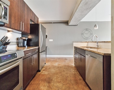 800 Brazos St - Photo Thumbnail 11