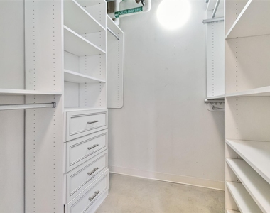 800 Brazos St - Photo Thumbnail 15