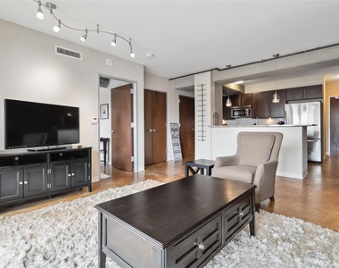 800 Brazos St - Photo Thumbnail 5