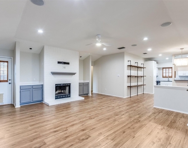 900 Angleton Cv - Photo Thumbnail 1