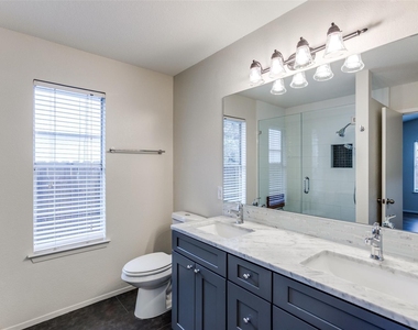 900 Angleton Cv - Photo Thumbnail 9