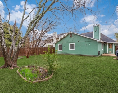 900 Angleton Cv - Photo Thumbnail 10