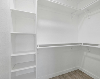 1400 Bellmar Dr - Photo Thumbnail 17