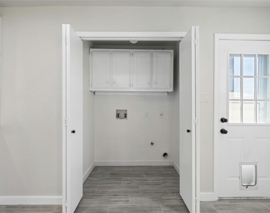 1400 Bellmar Dr - Photo Thumbnail 23