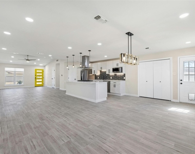 1400 Bellmar Dr - Photo Thumbnail 13