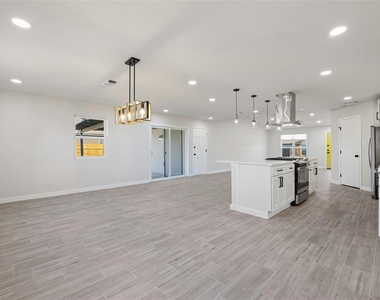 1400 Bellmar Dr - Photo Thumbnail 11
