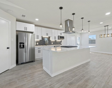 1400 Bellmar Dr - Photo Thumbnail 7