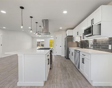 1400 Bellmar Dr - Photo Thumbnail 12