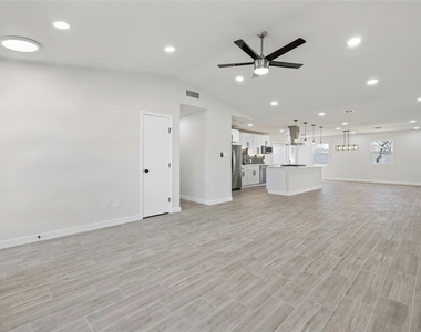 1400 Bellmar Dr - Photo Thumbnail 6