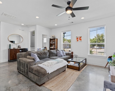 1309 Fort Branch Blvd - Photo Thumbnail 4