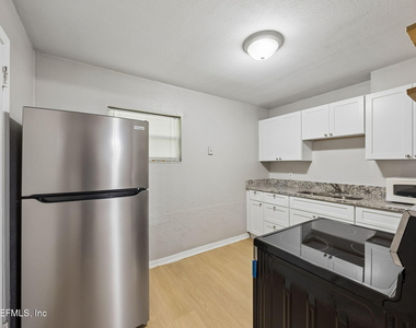 2775 Herschel Street - Photo Thumbnail 4