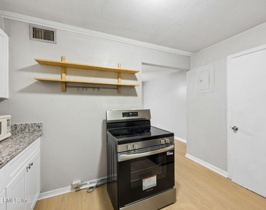 2775 Herschel Street - Photo Thumbnail 5