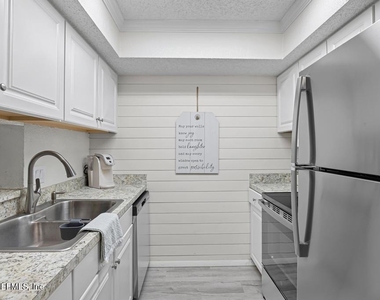 100 Fairway Park Boulevard - Photo Thumbnail 9