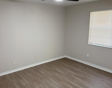 2375 Kirkwall Street - Photo Thumbnail 13
