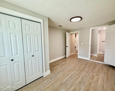 5141 Corsair Avenue - Photo Thumbnail 12