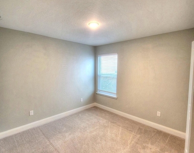 45 Vicksburg Drive - Photo Thumbnail 3